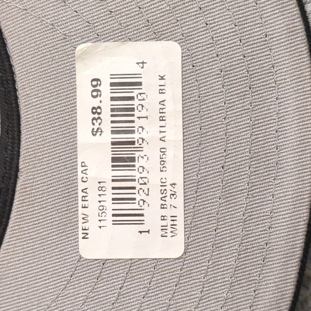 New Era Black Cap with White Embroidered Logo - Picture 2 of 16